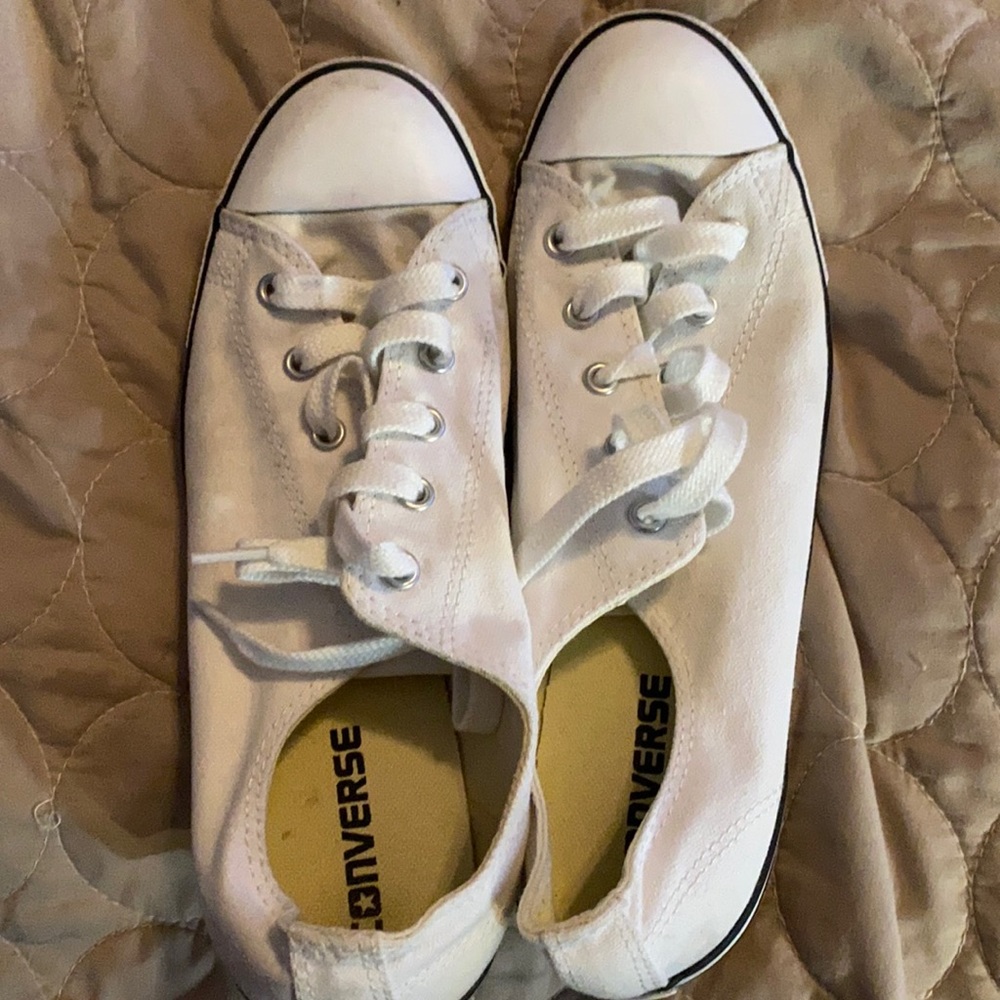 Women’s white Converse shoes size 9